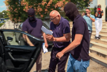 Ko su osumnjičeni u Crnoj Gori za međunarodni šverc 2,5 tone kokaina? Ko su osumnjičeni u Crnoj Gori za međunarodni šverc 2,5 tone kokaina?