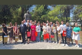 Završen konkurs „Sloboda se osvaja, sloboda se brani“: Uručene nagrade osnovcima i srednjoškolcima za najbolji pisani rad Završen konkurs „Sloboda se osvaja, sloboda se brani“: Uručene nagrade osnovcima i srednjoškolcima za najbolji pisani rad