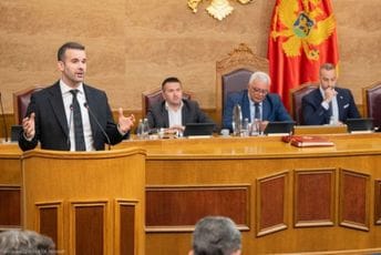 Skandal na kraju sjednice: Spajić ostavio Pejović bez odgovora na poslaničko pitanje i otišao iz sale