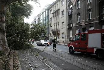 (FOTO/VIDEO) Nevrijeme zahvatilo Sloveniju i Hrvatsku: Bujice odnijele puteve, poplavljeni objekti