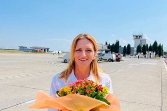 Ovo je stjuardesa koja je tri puta reanimirala putnika na podgoričkom aerodromu Ovo je stjuardesa koja je tri puta reanimirala putnika na podgoričkom aerodromu