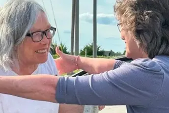 Konačno na slobodi: U zatvoru nevina provela čak 43 godine Konačno na slobodi: U zatvoru nevina provela čak 43 godine