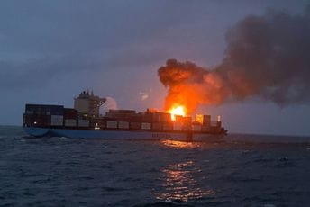 Indijski okean: Crnogorac među posadom broda koji gori, akciju otežavaju veliki talasi Indijski okean: Crnogorac među posadom broda koji gori, akciju otežavaju veliki talasi