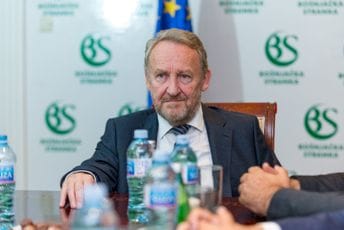Bakir Izetbegović podržao ulazak Bošnjačke stranke u Vladu Crne Gore Bakir Izetbegović podržao ulazak Bošnjačke stranke u Vladu Crne Gore