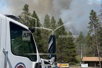 Vatromet izazvao požar: Uništeno šest kuća u blizini Los Anđelesa Vatromet izazvao požar: Uništeno šest kuća u blizini Los Anđelesa