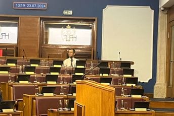 Ni Spajića, ni ministara: Svi iz Vlade napustili klupe dok se govori o njenoj rekonstrukciji Ni Spajića, ni ministara: Svi iz Vlade napustili klupe dok se govori o njenoj rekonstrukciji