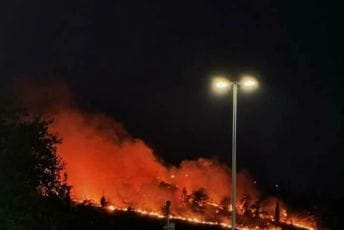 CEDIS: Zbog požara na Gorici više podgoričkih naselja bez struje CEDIS: Zbog požara na Gorici više podgoričkih naselja bez struje