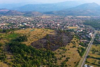Pogledajte kadrove iz vazduha nakon požara na brdu Gorica