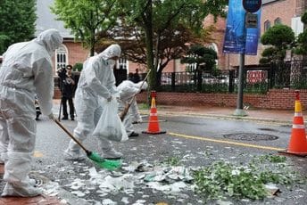 Baloni sa smećem sletjeli blizu kabineta predsjednika Južne Koreje Baloni sa smećem sletjeli blizu kabineta predsjednika Južne Koreje