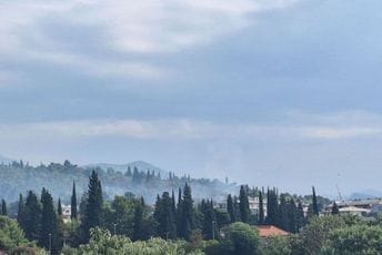 (VIDEO) Aktivan požar na istočnoj strani brda Gorica