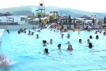 (FOTO) Evo kako Podgoričani nalaze spas od vrućine (FOTO) Evo kako Podgoričani nalaze spas od vrućine