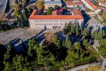 Podgoričanina terete da je u školskom dvorištu napao maloljetnika Podgoričanina terete da je u školskom dvorištu napao maloljetnika
