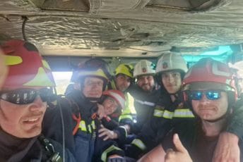 Cetinjski vatrogasci prebačeni helikopterom na mjesto požara (FOTO)