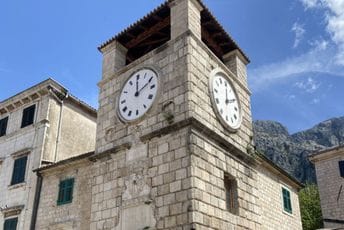 Očuvani srednjevjekovni svjedok: Gradski toranj sa satom u Kotoru Očuvani srednjevjekovni svjedok: Gradski toranj sa satom u Kotoru