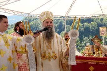 Porfirije služio liturgiju u Velici: Jedan smo narod, Svetog Save (VIDEO)