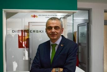 Niković: Pacijent ošamario doktora Hitne pomoći u Nikšiću, institucije da hitno reaguju Niković: Pacijent ošamario doktora Hitne pomoći u Nikšiću, institucije da hitno reaguju