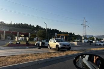 Udes na Zlatici, upućeno vozilo hitne pomoći na mjesto nezgode Udes na Zlatici, upućeno vozilo hitne pomoći na mjesto nezgode