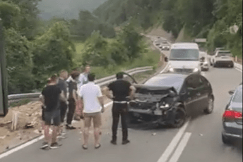 Saobraćajna nezgoda kod Manastira Morača, jedna osoba transportovana u Klinički centar Saobraćajna nezgoda kod Manastira Morača, jedna osoba transportovana u Klinički centar