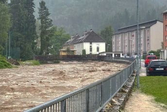 Jako nevrijeme pogodilo Sloveniju: Spaseno 17 planinara, odroni i klizišta širom zemlje (VIDEO)