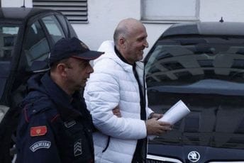 Izrečena kazna predsjedniku Mornara: Oduzet pasoš i zabranjeno napuštanje stana Pavićeviću Izrečena kazna predsjedniku Mornara: Oduzet pasoš i zabranjeno napuštanje stana Pavićeviću