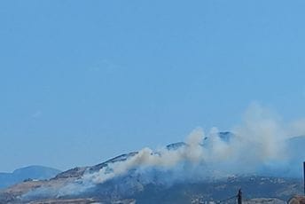 Dva veća šumska požara na Radovču i Medunu, vjetar otežava gašenje Dva veća šumska požara na Radovču i Medunu, vjetar otežava gašenje