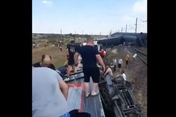 Voz sa 1.000 putnika izletio iz šina kod Volgograda Voz sa 1.000 putnika izletio iz šina kod Volgograda