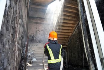 Gori šoping-centar u Šibeniku, vatrogasci izvlačili ljude iz lifta Gori šoping-centar u Šibeniku, vatrogasci izvlačili ljude iz lifta