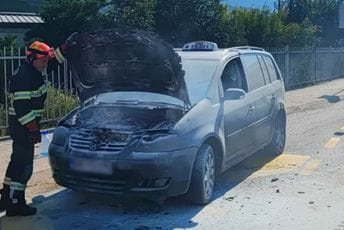 U Baru gorio automobil U Baru gorio automobil