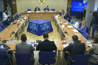 Rakočević Spajiću: Dobro je što niste ispunili obećanja, u suprotnom - Crna Gora bi bankrotirala; Konatar: Sramota je dozvoliti otkazivanje premijerskog sata Rakočević Spajiću: Dobro je što niste ispunili obećanja, u suprotnom - Crna Gora bi bankrotirala; Konatar: Sramota je dozvoliti otkazivanje premijerskog sata