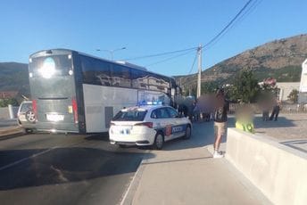 Podgorica: Sudar autobusa i automobila Podgorica: Sudar autobusa i automobila