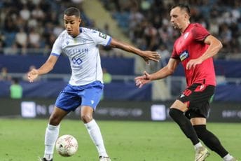 Dečić nastavlja nastup u Evropi: Tuzani su večeras bili opasniji i zasluženo idu u treće kolo Dečić nastavlja nastup u Evropi: Tuzani su večeras bili opasniji i zasluženo idu u treće kolo