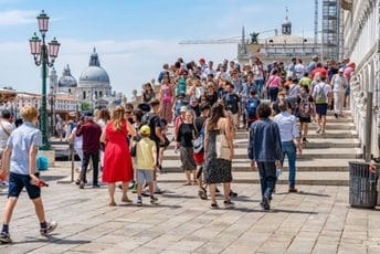 Venecija od sjutra ograničava broj ljudi u turističkim grupama na maksimalno 25 Venecija od sjutra ograničava broj ljudi u turističkim grupama na maksimalno 25