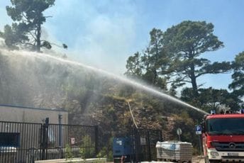 (FOTO) Rasplamsao se požar u Sutomoru, vojnici spremni da pomognu (FOTO) Rasplamsao se požar u Sutomoru, vojnici spremni da pomognu