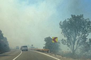 Gori u Drenoštici, vatra odmah uz put Podgorica - Nikšić Gori u Drenoštici, vatra odmah uz put Podgorica - Nikšić