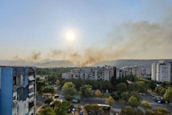 Više požara bukti u Podgorici i okolini, gori i kod Tološke šume Više požara bukti u Podgorici i okolini, gori i kod Tološke šume