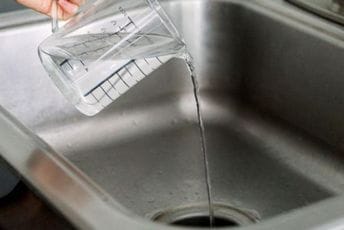 Šta ne bi trebalo da prosipate u odvod, a to često radite Ilustracija