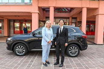 Kineska ambasada donirala vozilo Ministarstvu saobraćaja Kineska ambasada donirala vozilo Ministarstvu saobraćaja