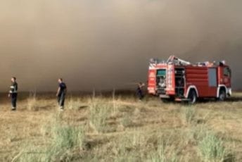 Vulević: Avioni MUP-a gase požar koji je zahvatio teritoriju tri opštine; Nimanbegović: Imali smo nekoliko manjih intervencija Vulević: Avioni MUP-a gase požar koji je zahvatio teritoriju tri opštine; Nimanbegović: Imali smo nekoliko manjih intervencija