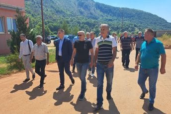 Šahmanović sa bivšim radnicima Rudnika boksita: Problem riješiti u institucionalnom okviru Šahmanović sa bivšim radnicima Rudnika boksita: Problem riješiti u institucionalnom okviru