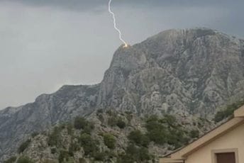 Kotor: Gori na vrhu Pestingrada, grom izazvao požar Kotor: Gori na vrhu Pestingrada, grom izazvao požar