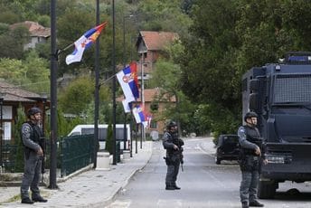 Kosovska policija uhapsila petoricu Srba zbog sumnje da su počinili ratne zločine nad civilima Kosovska policija uhapsila petoricu Srba zbog sumnje da su počinili ratne zločine nad civilima