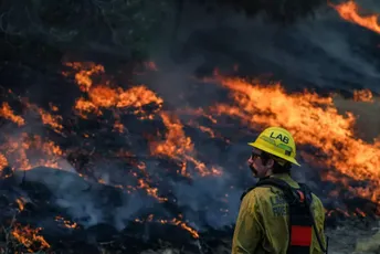 Više od 10.000 ljudi dobilo naređenje da se evakuiše zbog šumskih požara u Kaliforniji