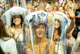 Svi na fešte: Kotor i ovog ljeta potvrdio da je pravi karnevalski grad (FOTO / VIDEO) Svi na fešte: Kotor i ovog ljeta potvrdio da je pravi karnevalski grad (FOTO / VIDEO)