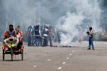 Katastrofalne brojke u Bangladešu: U protestima najmanje 97 mrtvih Katastrofalne brojke u Bangladešu: U protestima najmanje 97 mrtvih