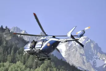 Tragedija na Monblanu: Obrušio se masivni ledeni blok, poginuo jedan planinar, povrijeđeno četvoro Tragedija na Monblanu: Obrušio se masivni ledeni blok, poginuo jedan planinar, povrijeđeno četvoro