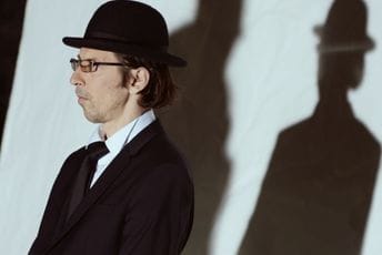 Udruženje glumaca oprašta se od Radusinovića: Drugačiji, jedinstven, naš, dječak sa željom da mijenja i sebe i svijet oko sebe Udruženje glumaca oprašta se od Radusinovića: Drugačiji, jedinstven, naš, dječak sa željom da mijenja i sebe i svijet oko sebe