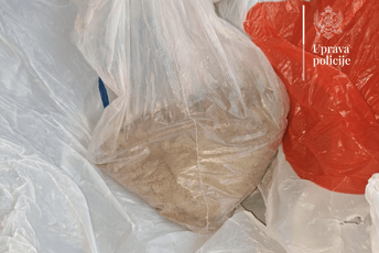 U kolima mu pronašli drogu: Podgoričanin lišen slobode U kolima mu pronašli drogu: Podgoričanin lišen slobode