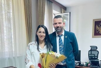 Podgorica: Danijela Karadžić pronašla izgubljenog dječaka sa autizmom u centru grada, vraćen porodici Podgorica: Danijela Karadžić pronašla izgubljenog dječaka sa autizmom u centru grada, vraćen porodici