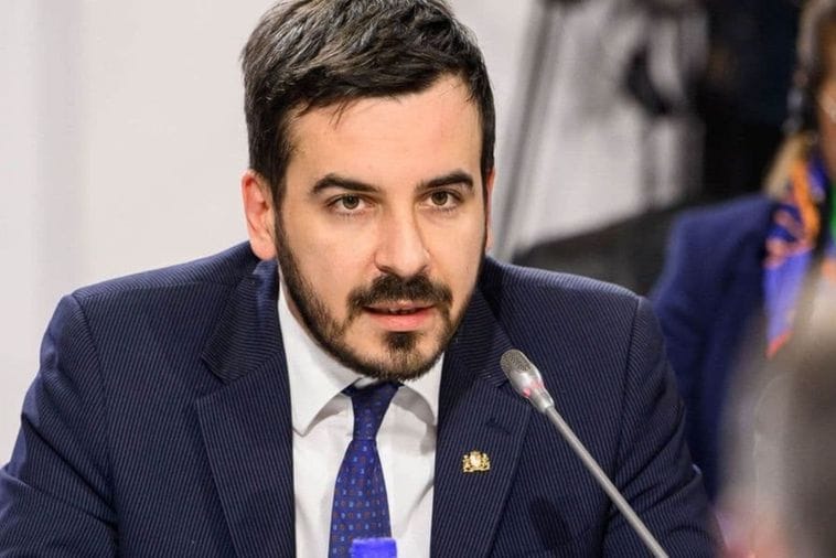 Jokić protiv imenovanja bazena u Kotoru po vladici Njegošu: Ovo je sipanje soli na našu ranu