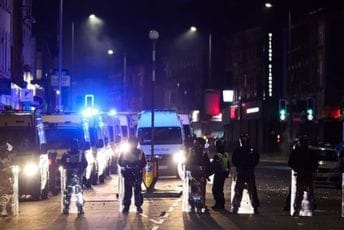 Britanska policija strijepi od novih nemira: Pored desničara, na ulice će izaći i antifašisti Britanska policija strijepi od novih nemira: Pored desničara, na ulice će izaći i antifašisti